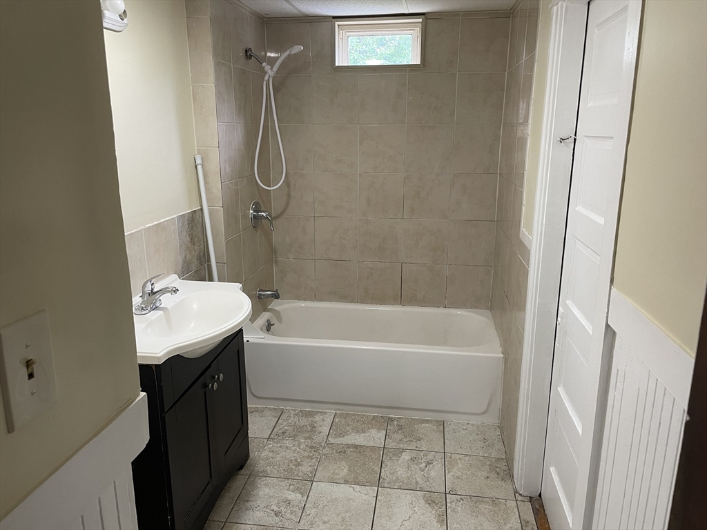 10 Agawam St, Worcester