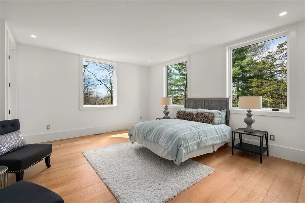 7 Whipple Rd, Lexington