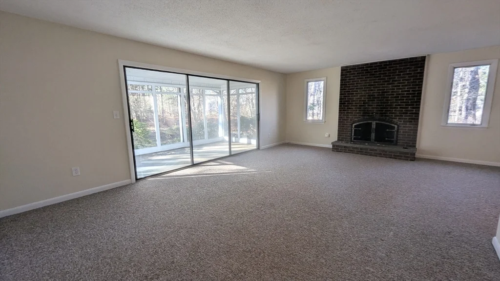 10 Sherwood Ave, Foxboro