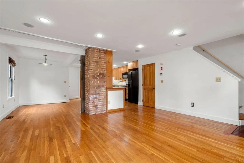 35 Merrimac, Amesbury