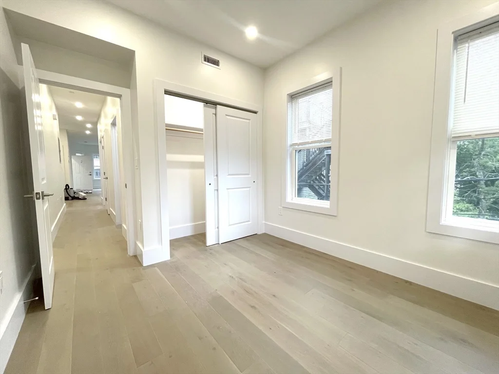 16 Delle Ave, Mission Hill