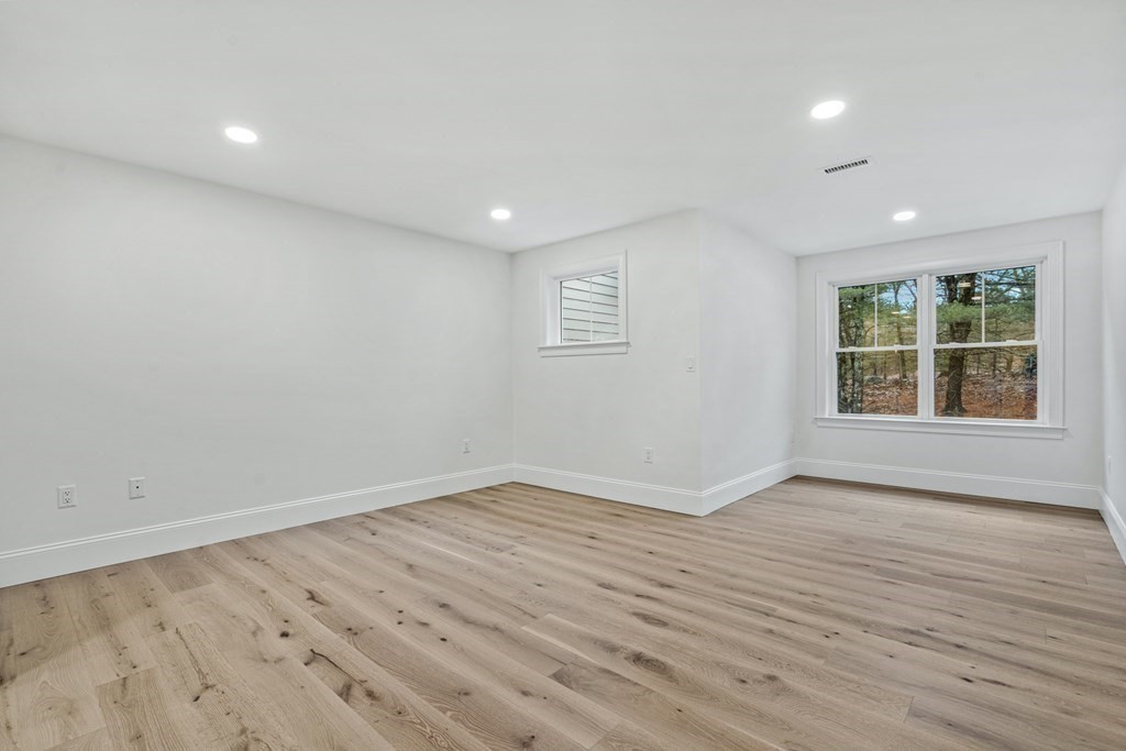 19 Lily Pond Ln, Lexington