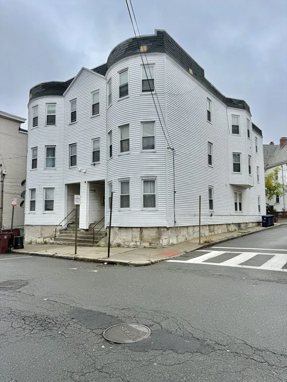 34 School St, Everett