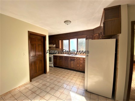 1.5 bed, 1 bath apartment for rent at 18 Prospect Hill Ave Unit 1, Union Square — photo 4 of 7