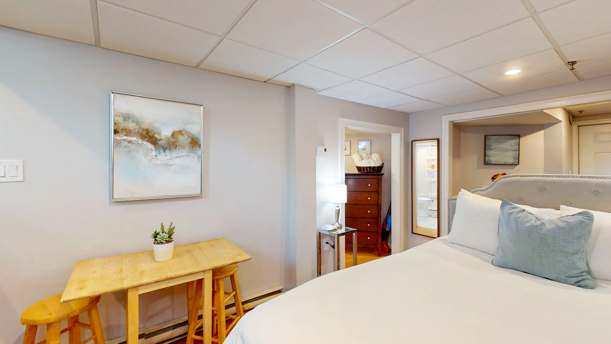 1029 Beacon St, Longwood