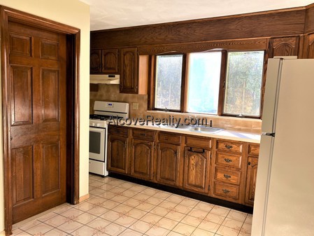 1.5 bed, 1 bath apartment for rent at 18 Prospect Hill Ave Unit 1, Union Square — photo 6 of 7