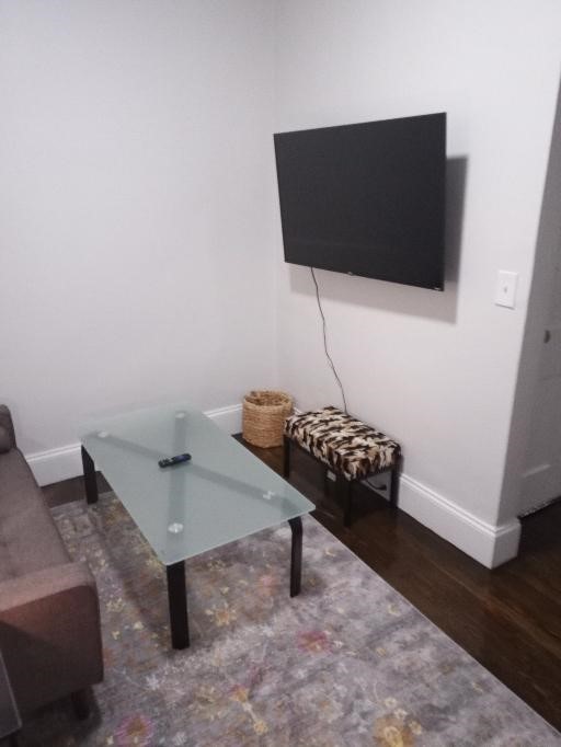 3 bed, 1 bath apartment for rent at 16 Clearway St Unit 2, Back Bay — photo 3 of 8