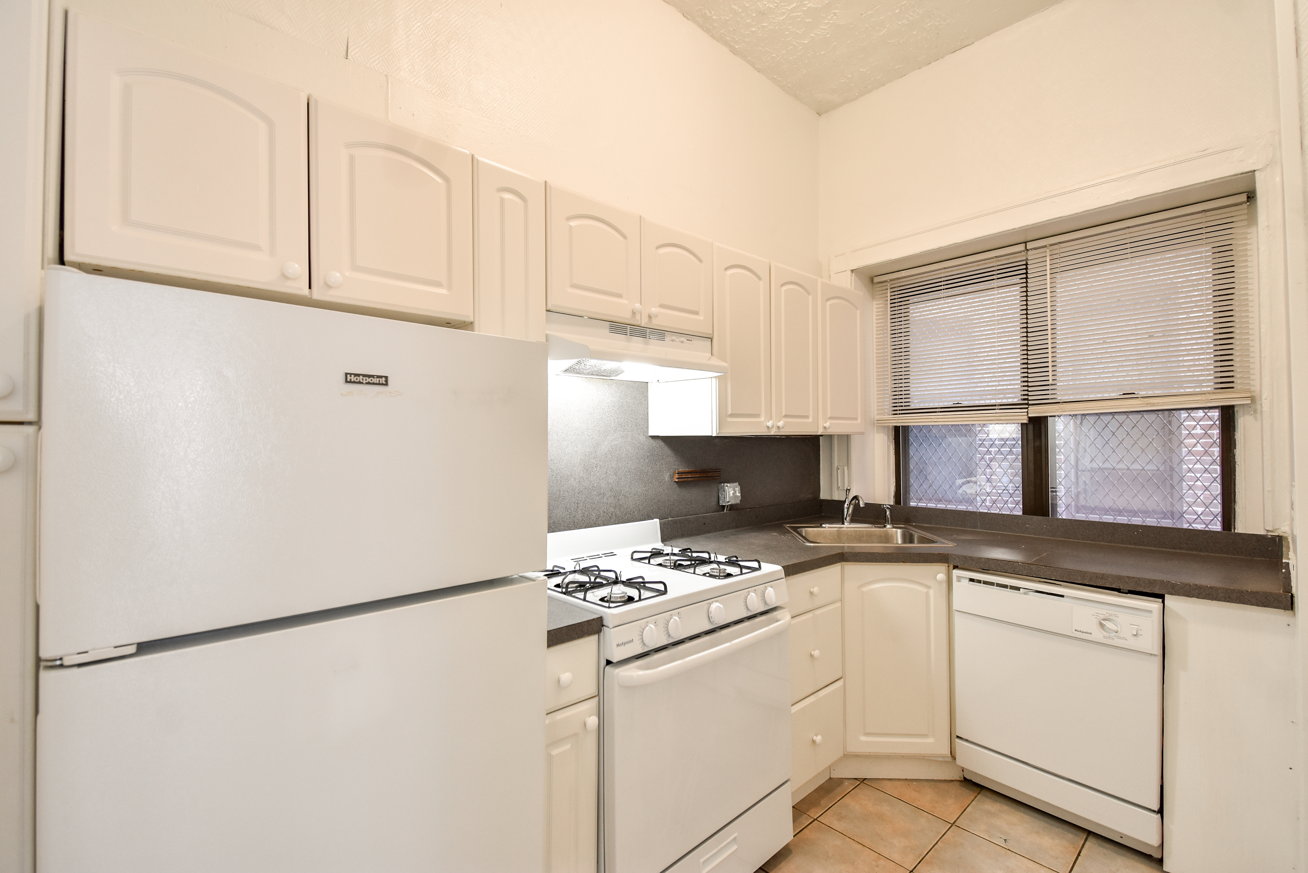 2 split bed, 1 bath apartment for rent at 91 Westland Ave Unit 100, Fenway — photo 9 of 15