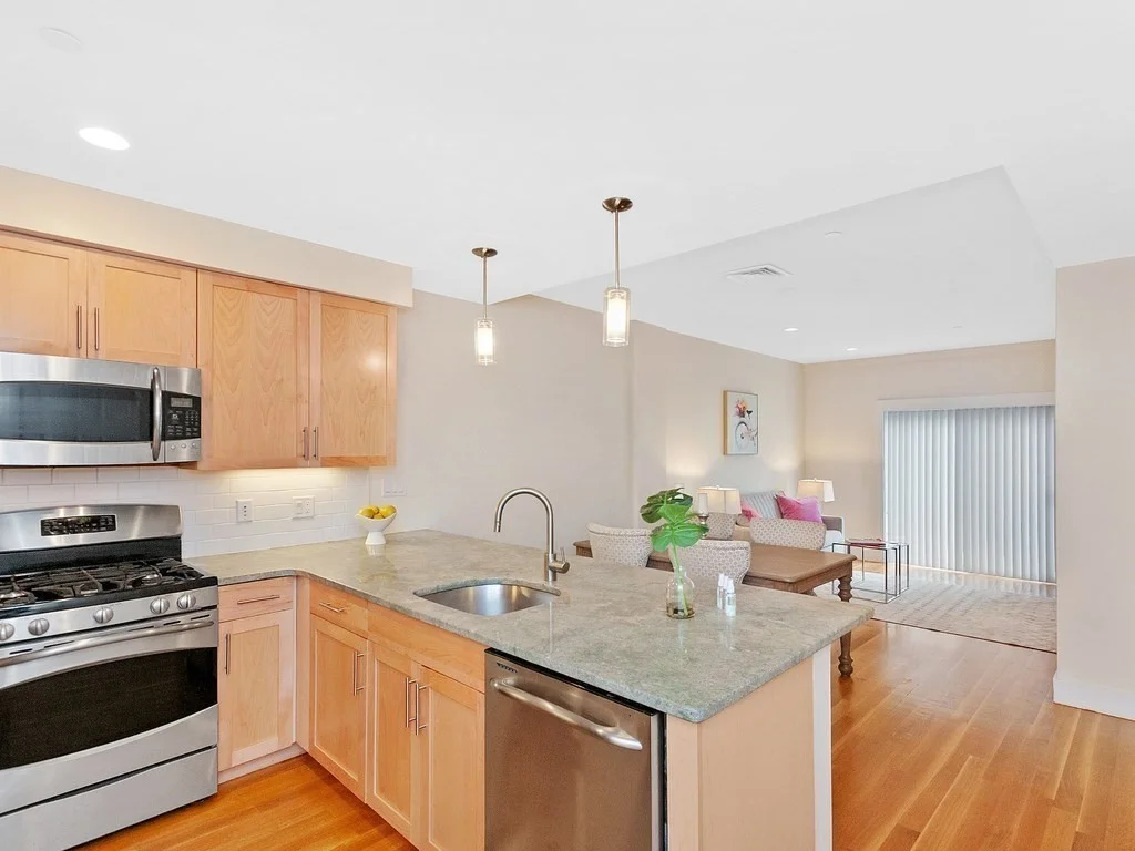 321 Hammond Pond Pkwy, Chestnut Hill