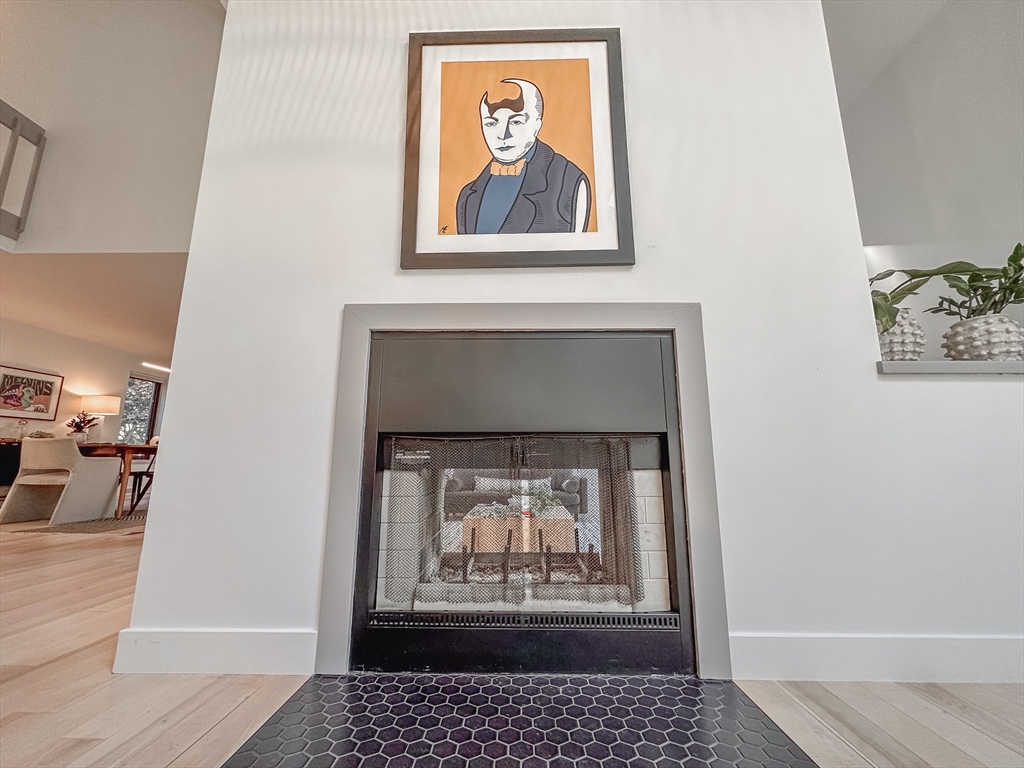 15 Thoreau Dr, Easton