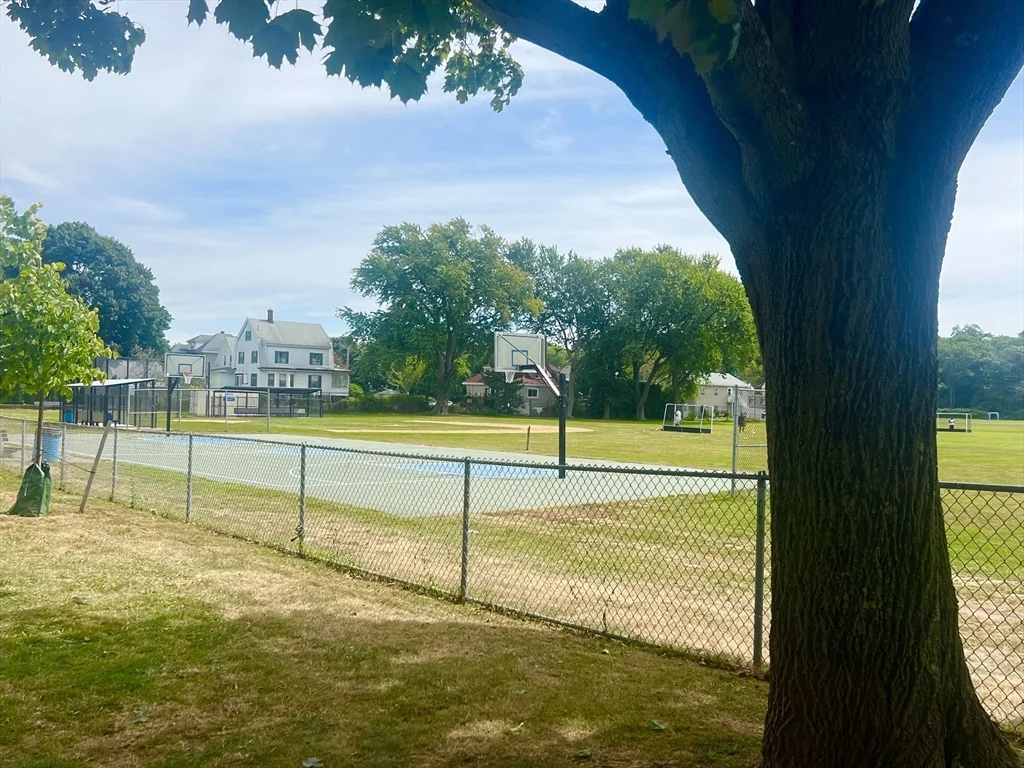 584 Humphrey St, Swampscott
