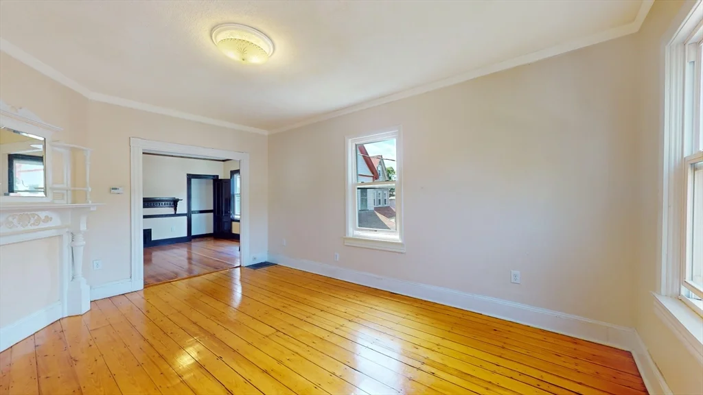 32 Thornton St, Roxbury