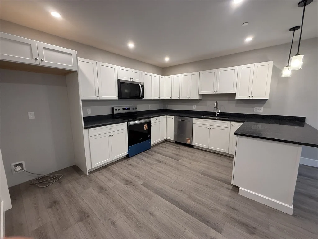 251 Sladen St, Dracut