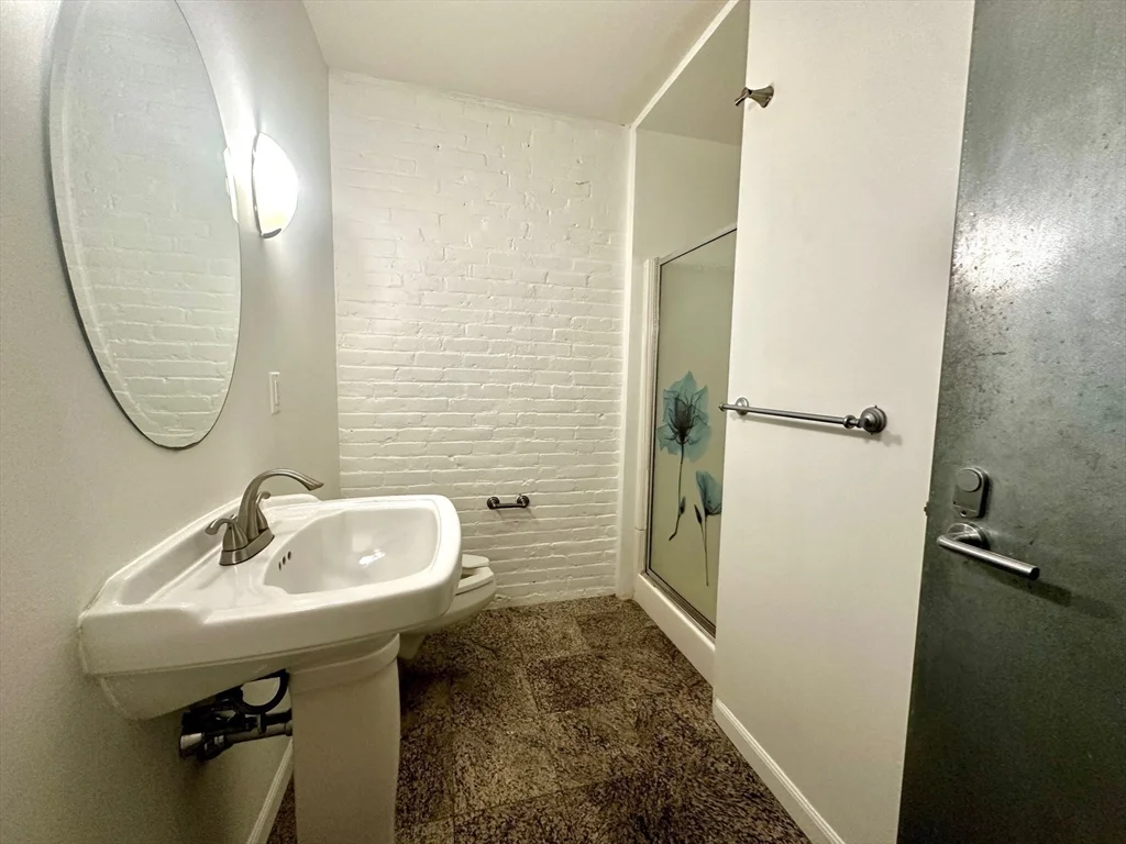 121 Beach St, Leather District