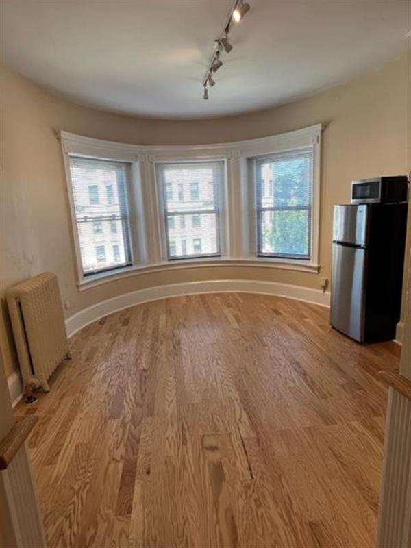 888 Massachusetts Ave, Riverside