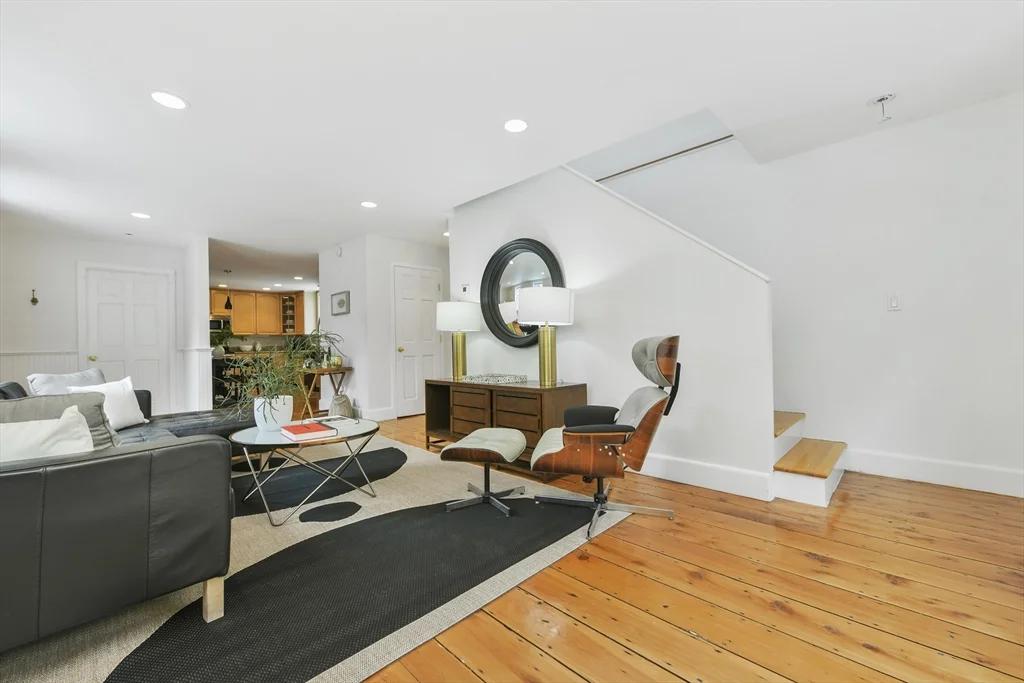 93 Dresser St, South Boston