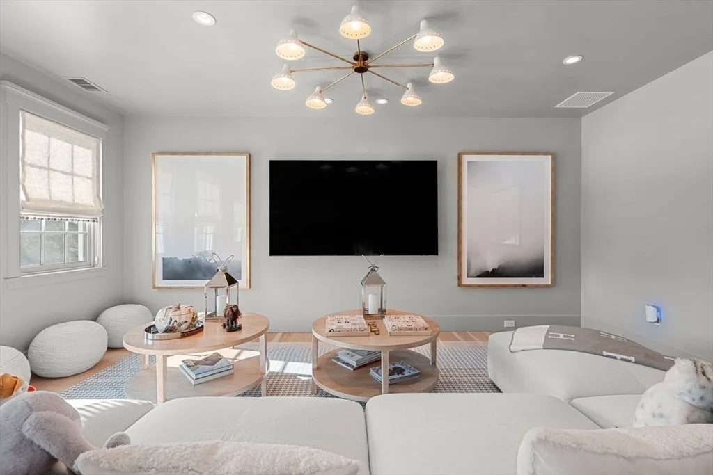 34 Brewster Rd, Monomoy