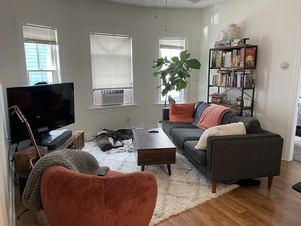 7 Richardson Ter, Magoun Square