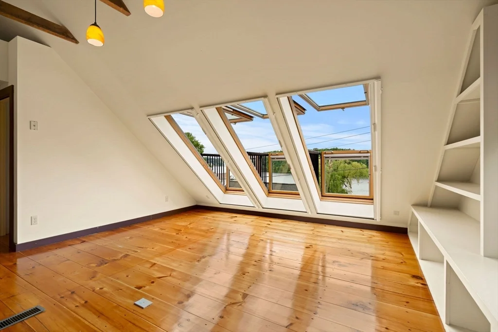 35 Merrimac, Amesbury