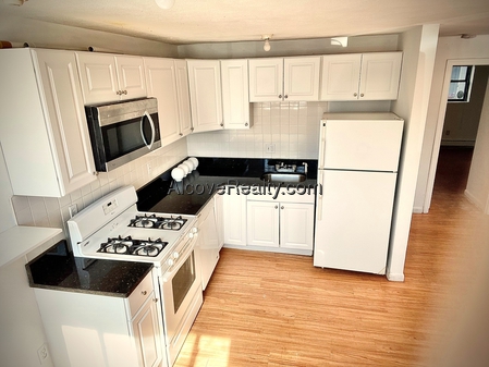 2 bed, 1 bath apartment for rent at 625 Somerville Ave Unit 1, Spring Hill