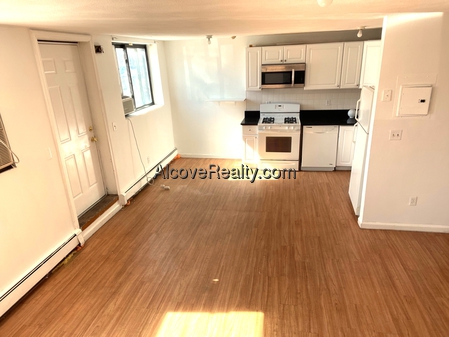 2 bed, 1 bath apartment for rent at 625 Somerville Ave Unit 1, Spring Hill — photo 2 of 4