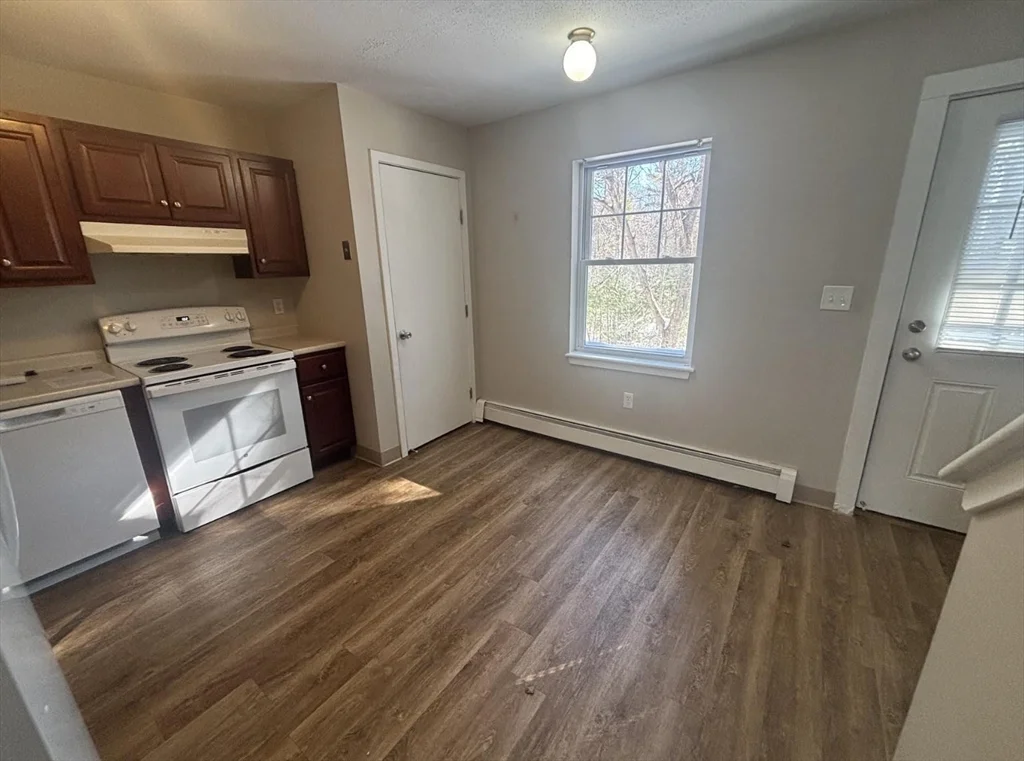 65 Frank's Ln, Hanover