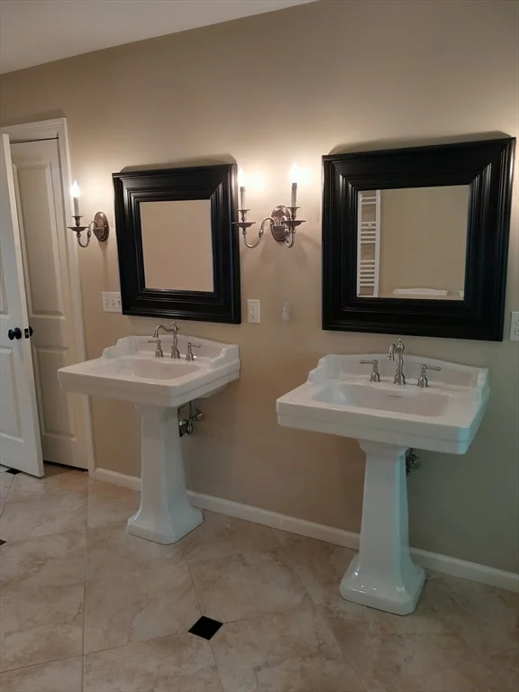 373 Littlefield Ln, Marlborough