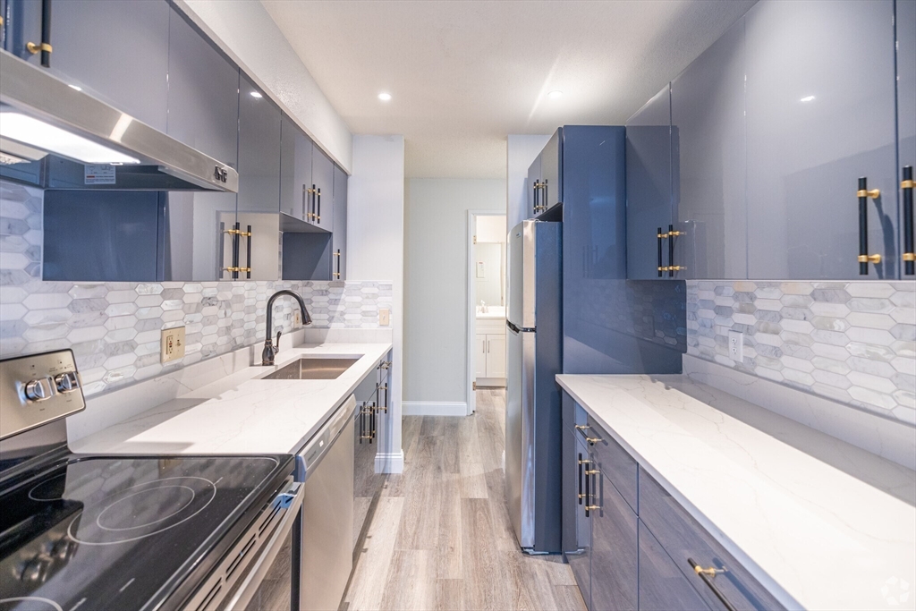 95 Audubon Rd, Wakefield