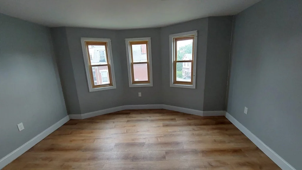 47 Dale St, Roxbury