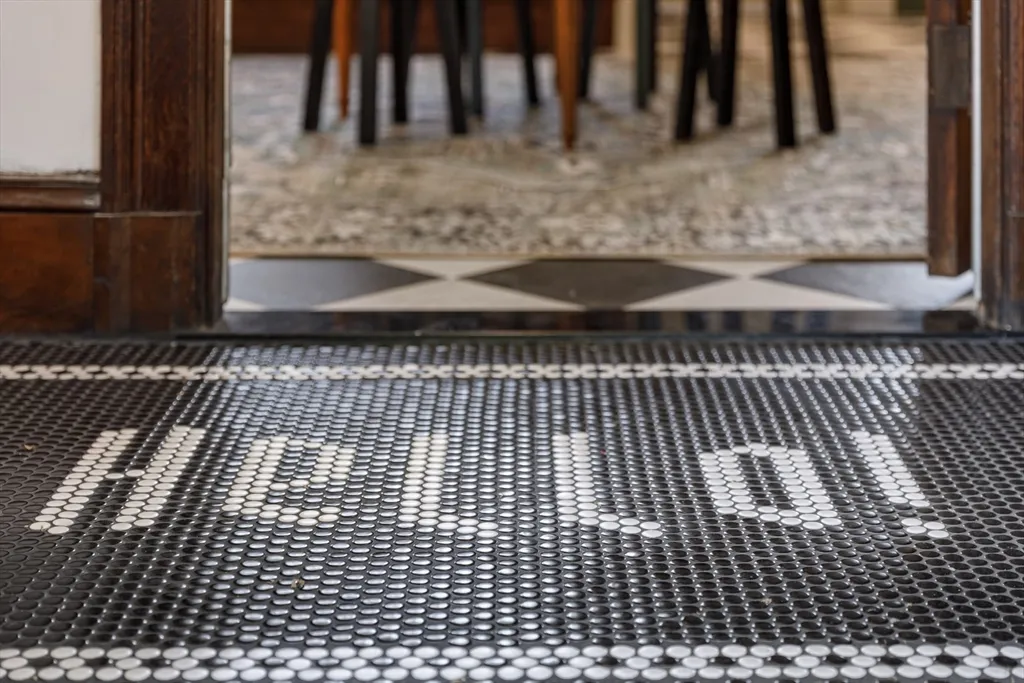 44 Winslow Rd, North Brookline