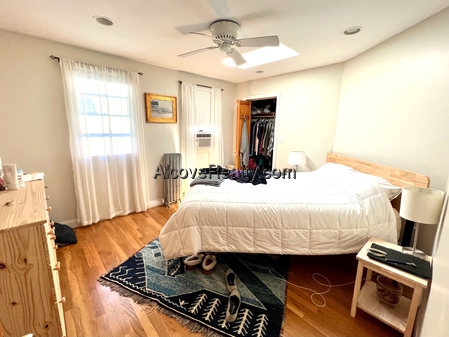 26 Burnham St, Tufts