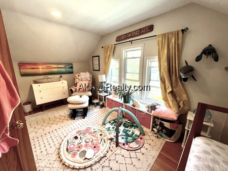 26 Burnham St, Tufts