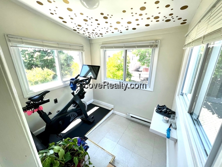 26 Burnham St, Tufts