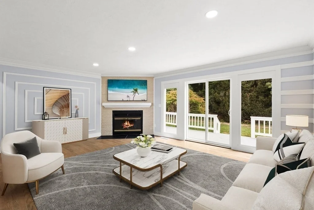 24 Country Club Dr, Plymouth