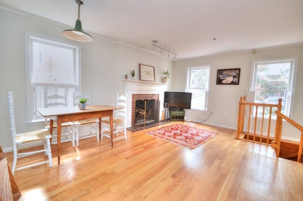 21 Main St, Charlestown