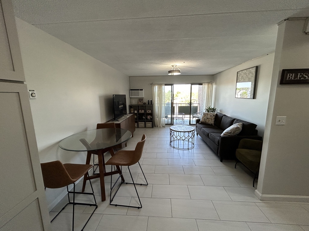 881 Broadway, Everett