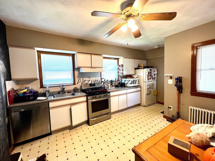 4 bed, 2 bath apartment for rent at 62 Harlow St Unit 1, Arlington — photo 7 of 13
