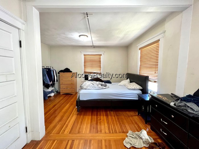 4 bed, 2 bath apartment for rent at 62 Harlow St Unit 1, Arlington — photo 9 of 13