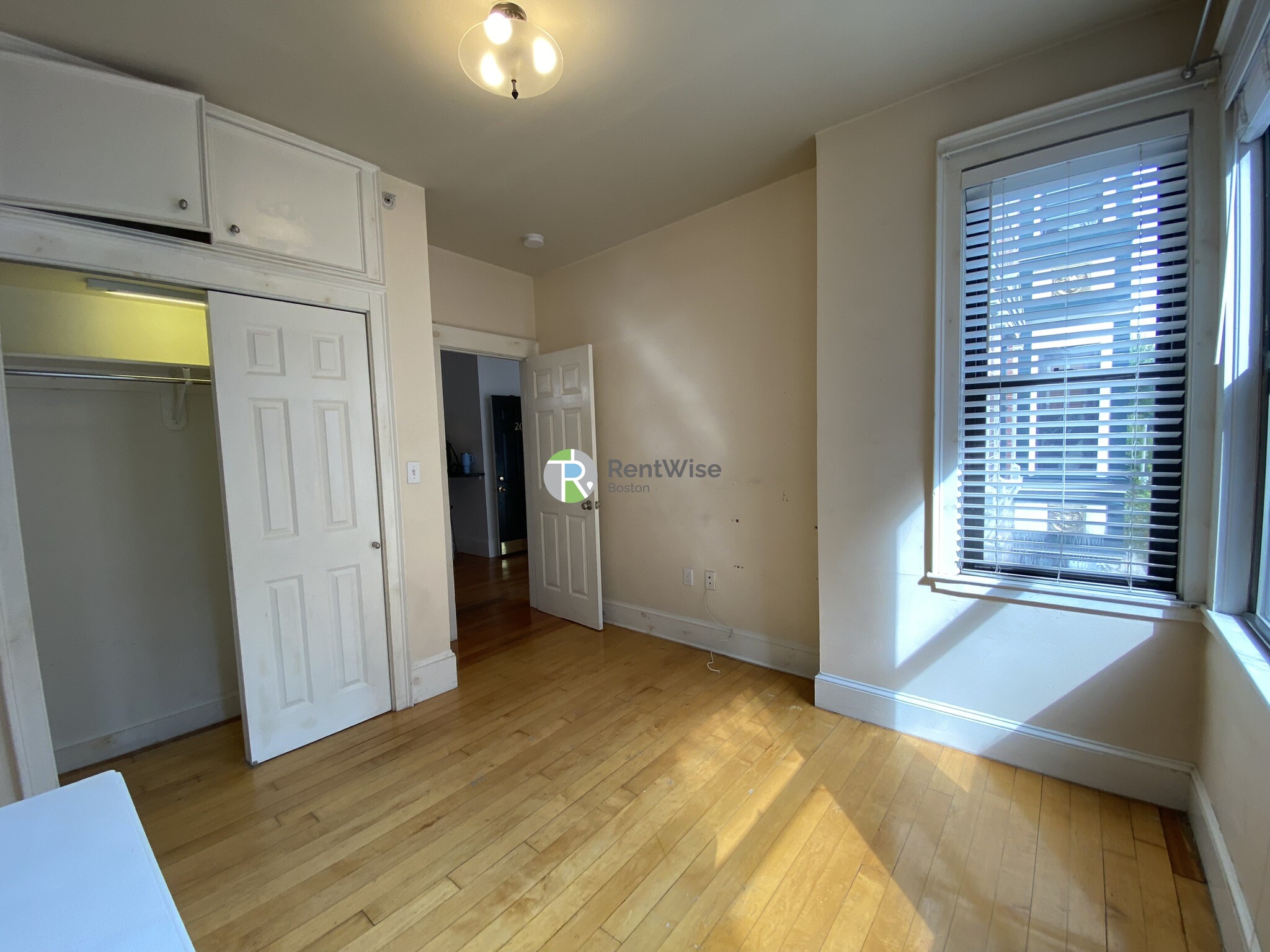 75 Burbank St, Fenway