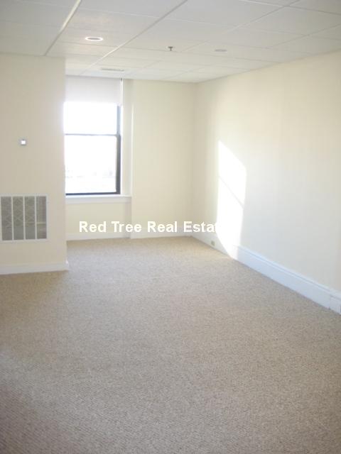 62 Boylston St, Midtown