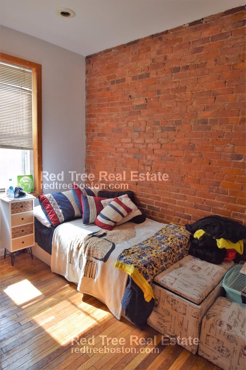 17 Aberdeen St, Fenway