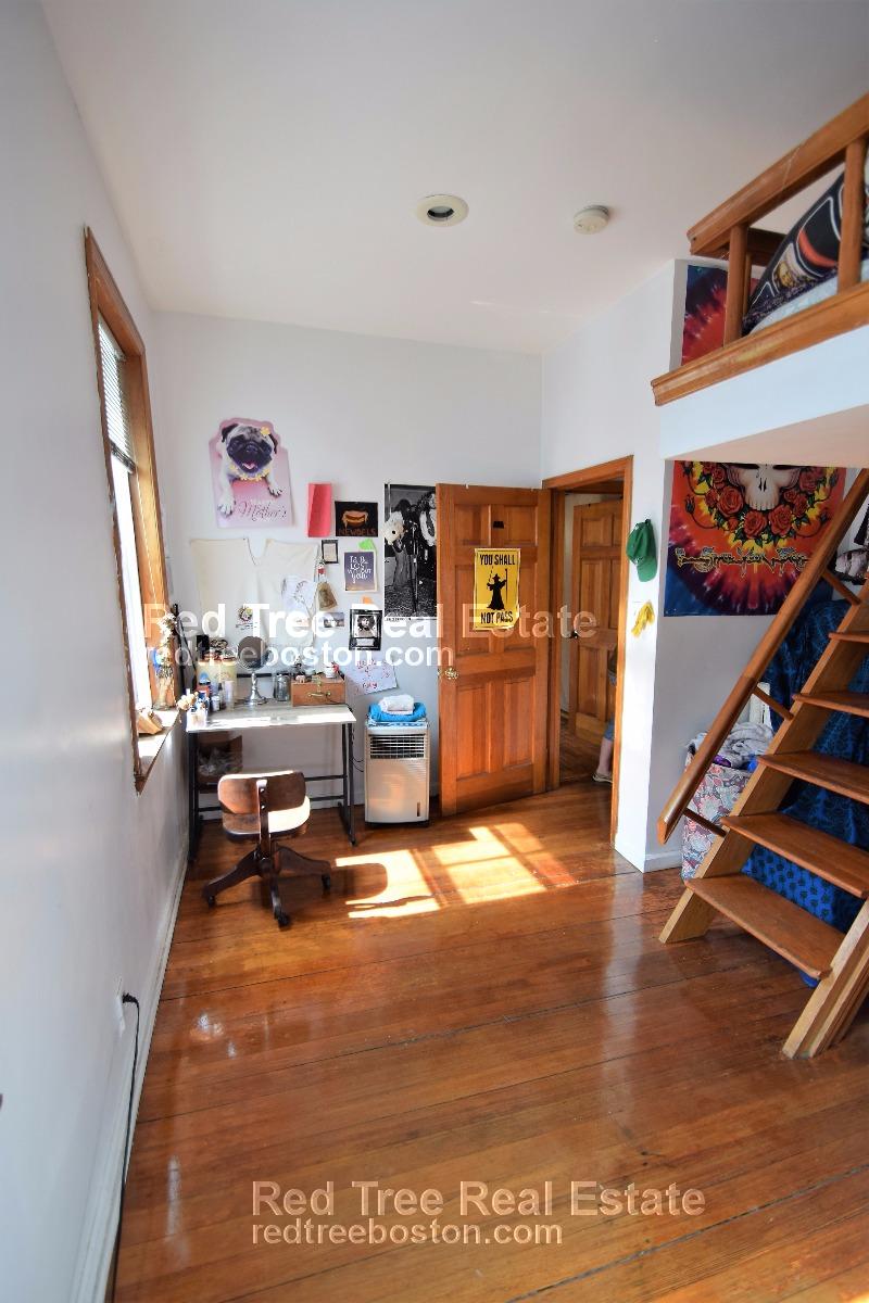 17 Aberdeen St, Fenway