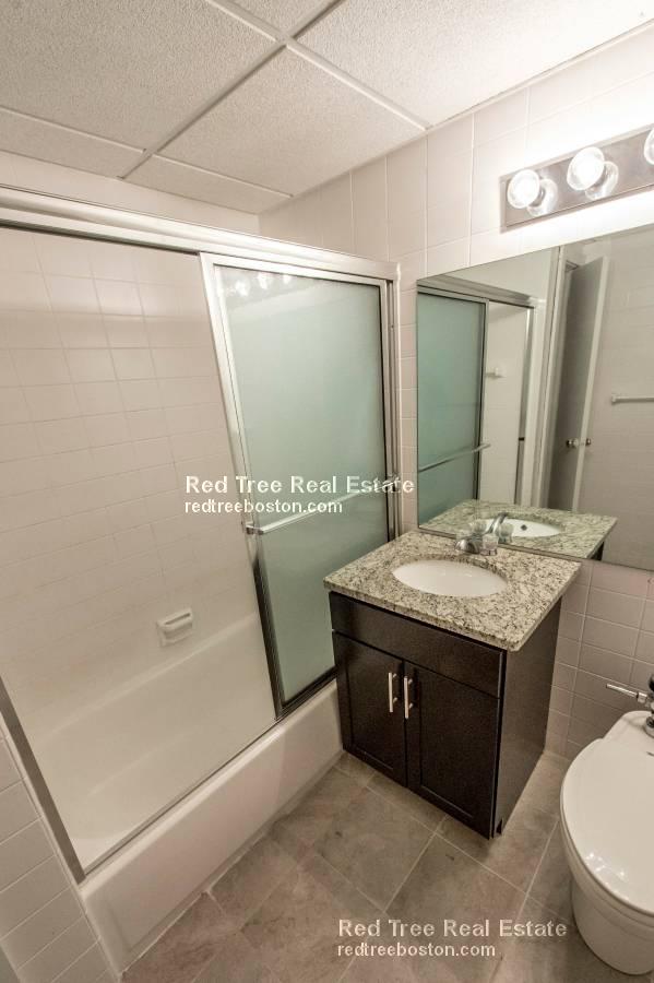 62 Boylston St, Midtown