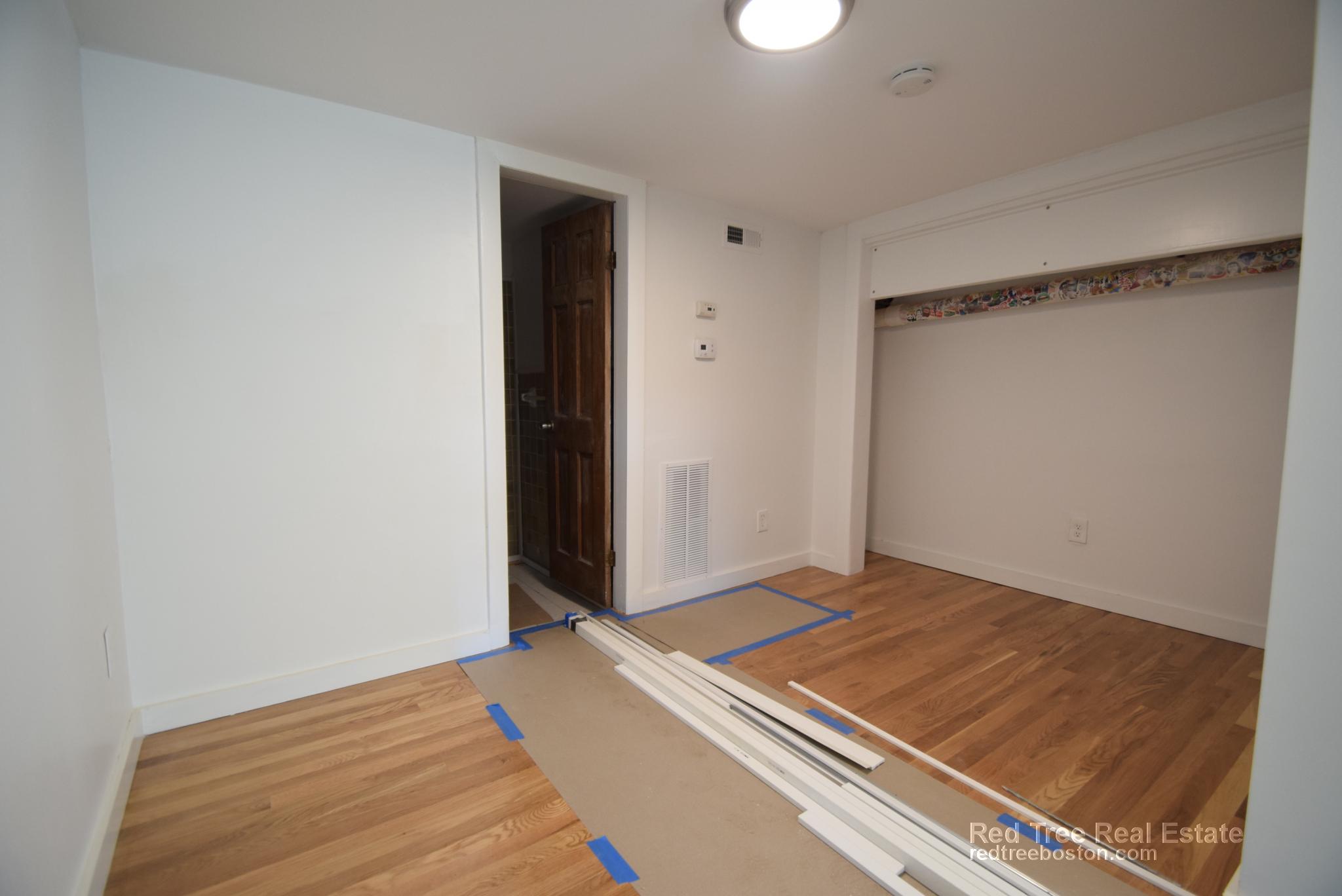 682 Parker St, Mission Hill