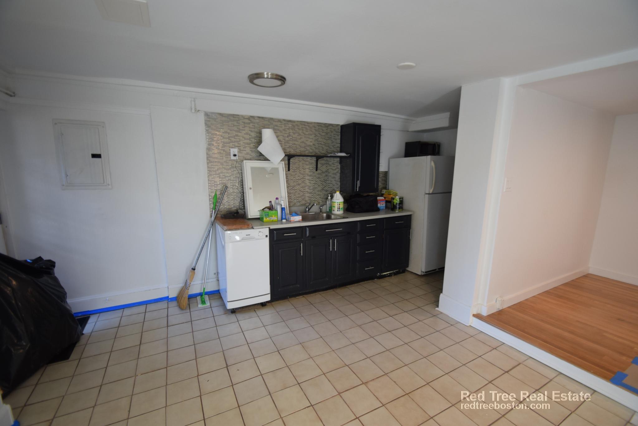 682 Parker St, Mission Hill