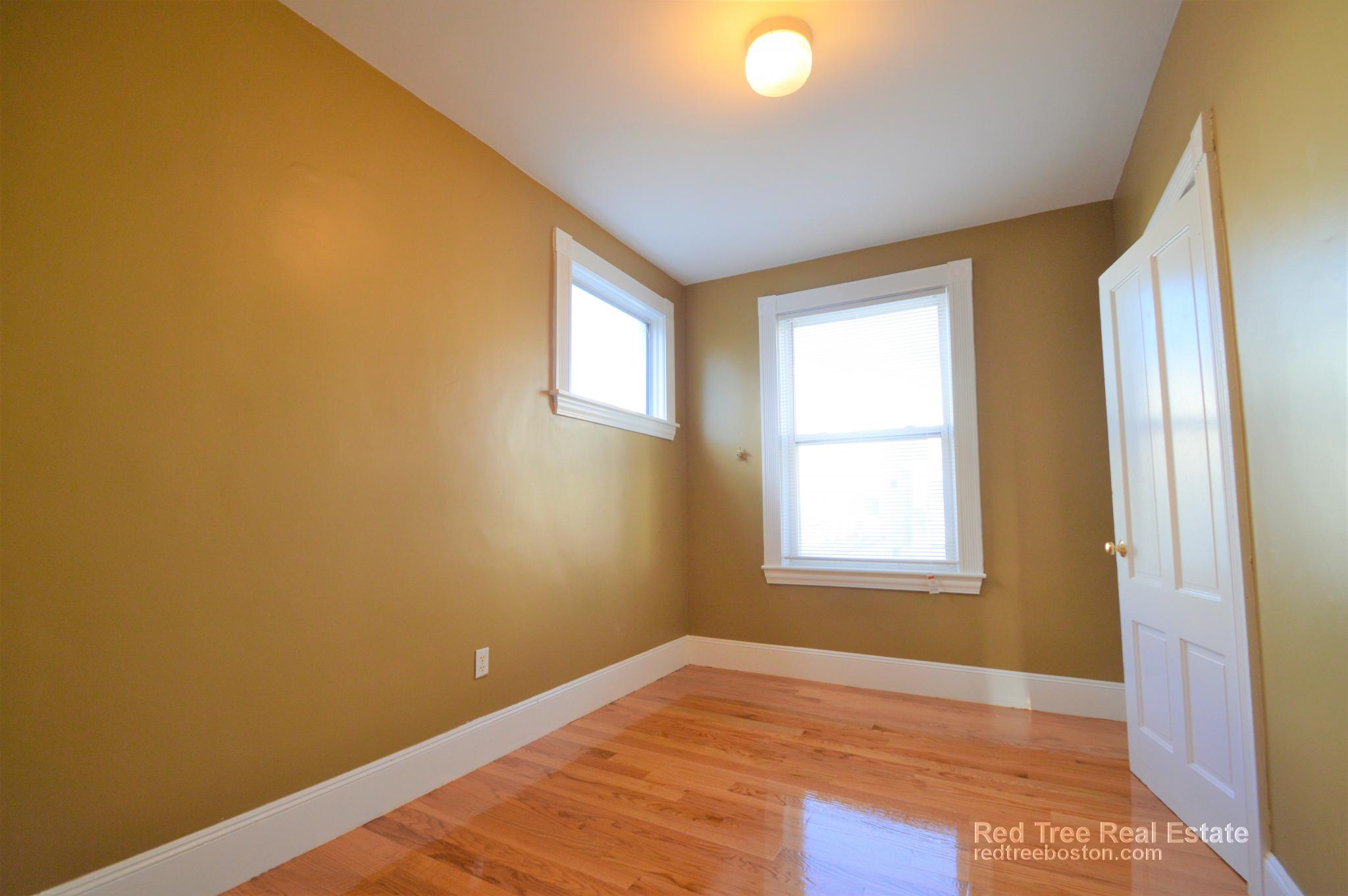 10 Treadway Rd, Dorchester