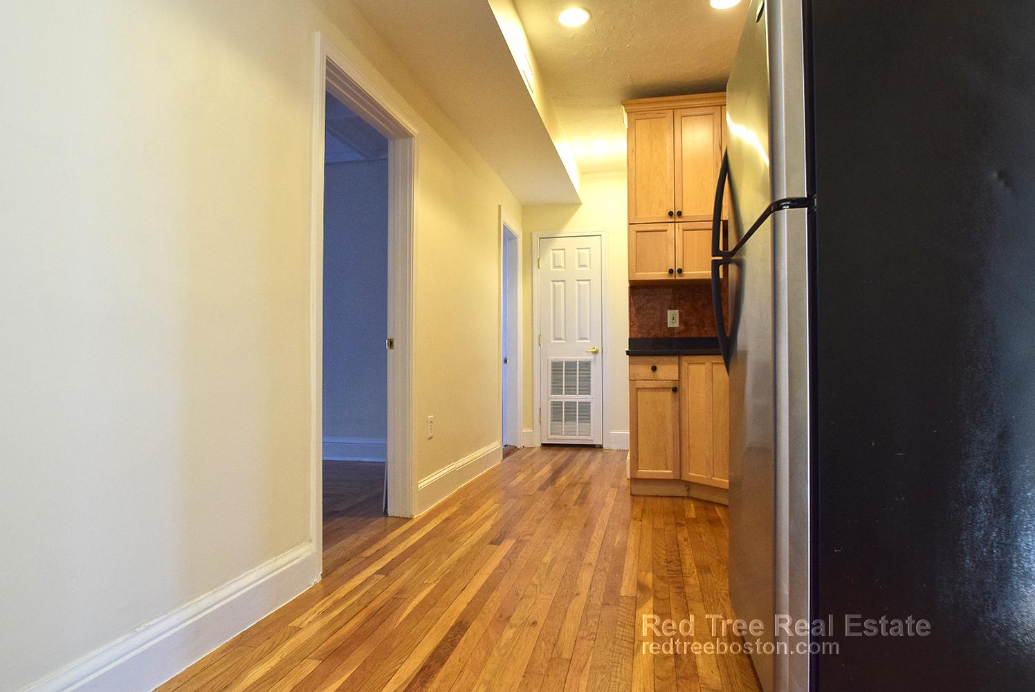 73 Thatcher St, North Brookline