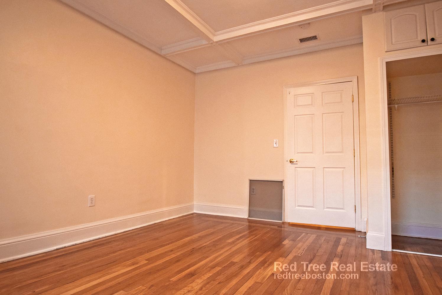 73 Thatcher St, North Brookline