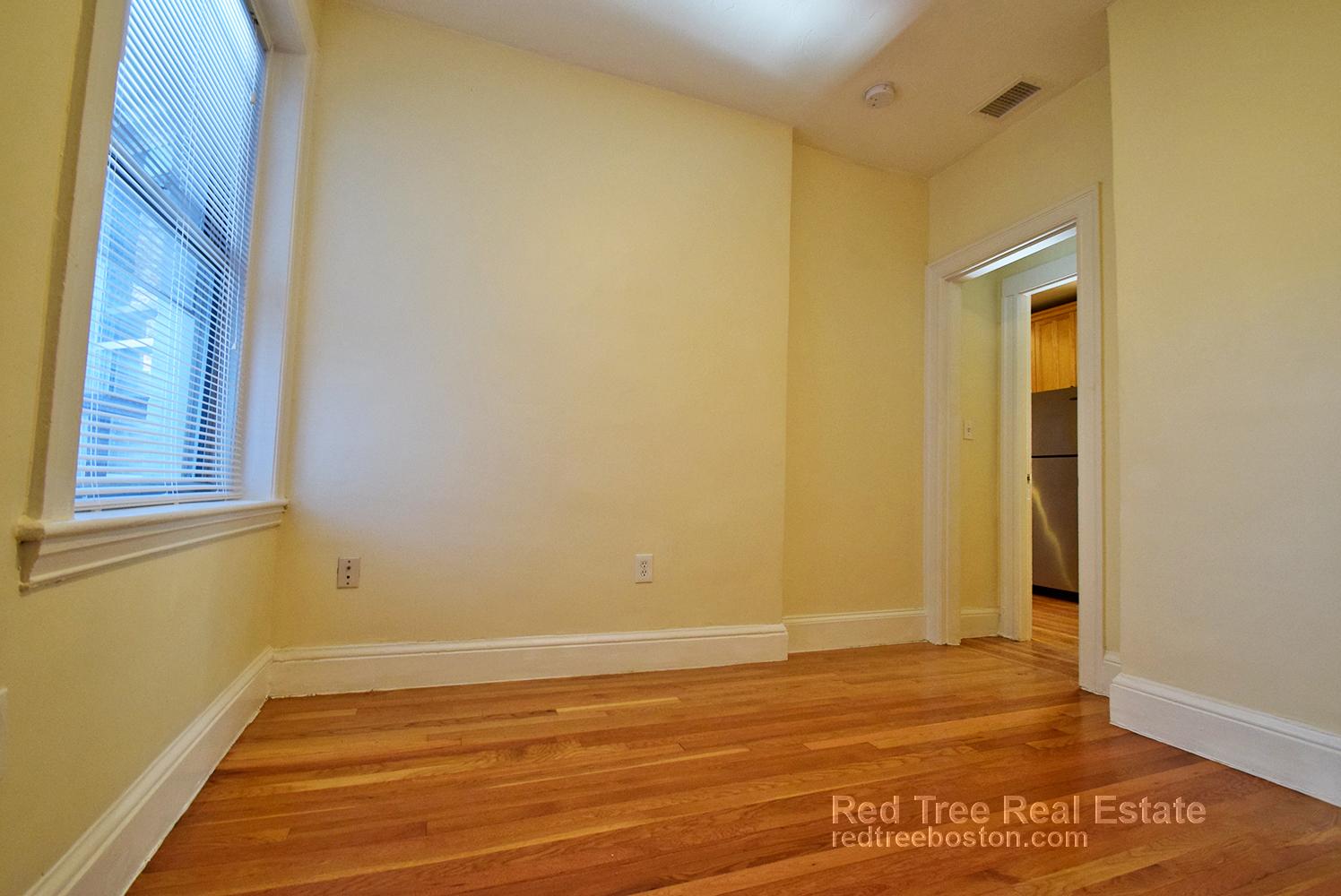 73 Thatcher St, North Brookline