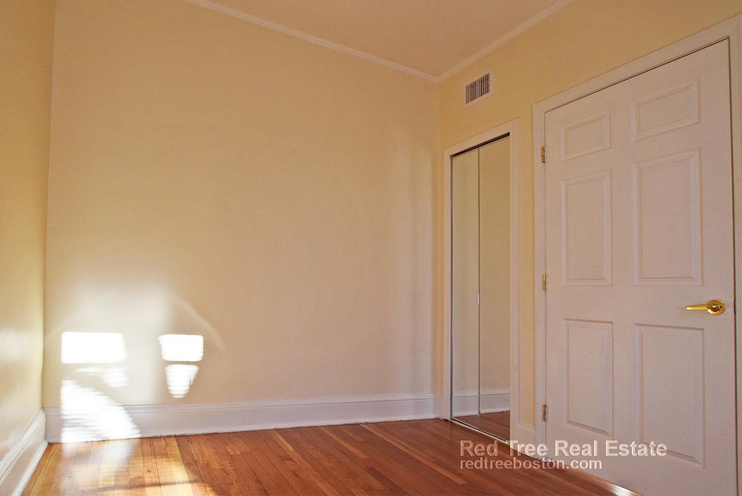 73 Thatcher St, North Brookline